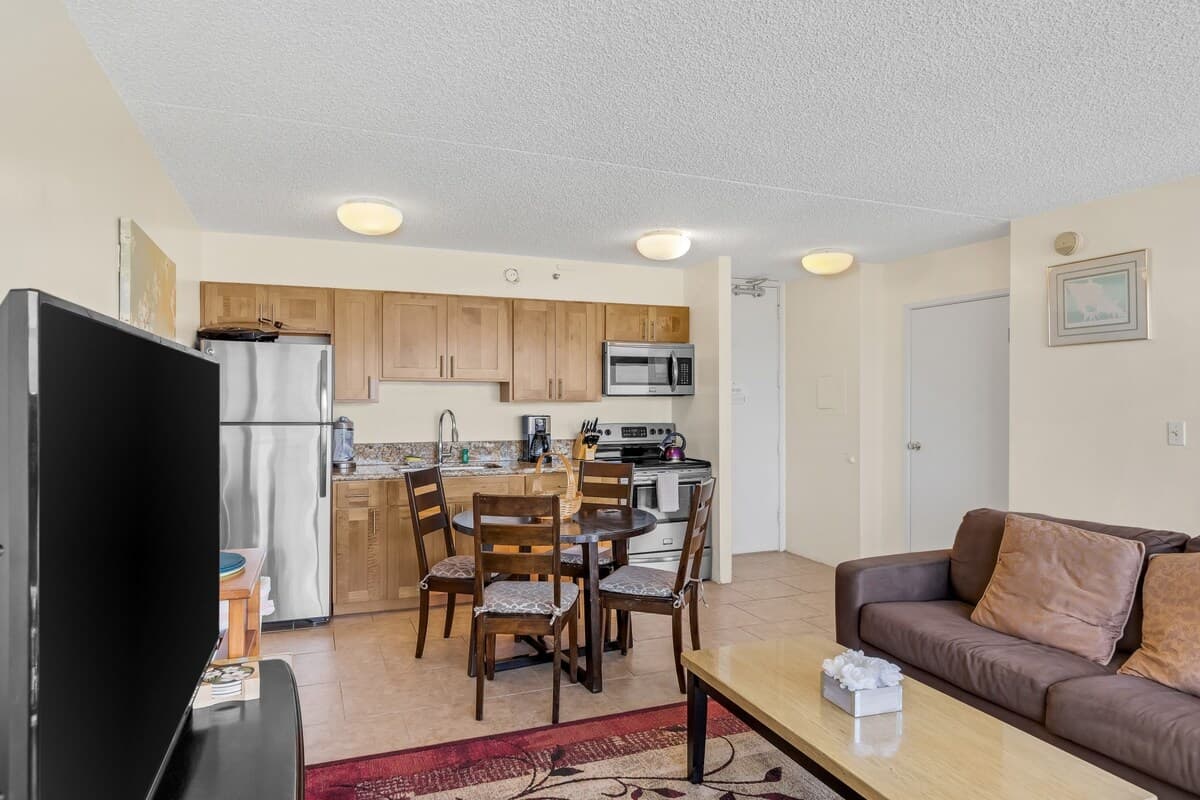 Condo in Honolulu · ★4.33 · 1 bedroom · 3 beds · 1 private bath - Photo 5