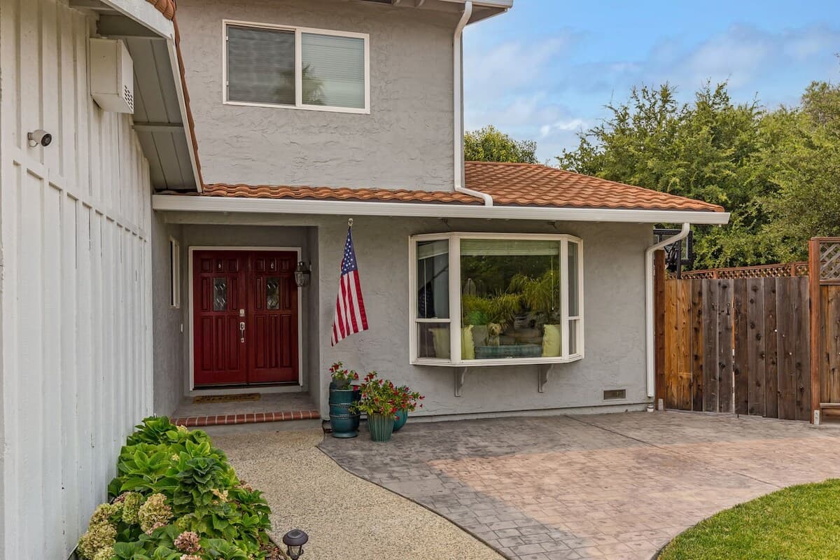 Spacious 5BR San Jose Home for Groups & Nurses - Photo 3