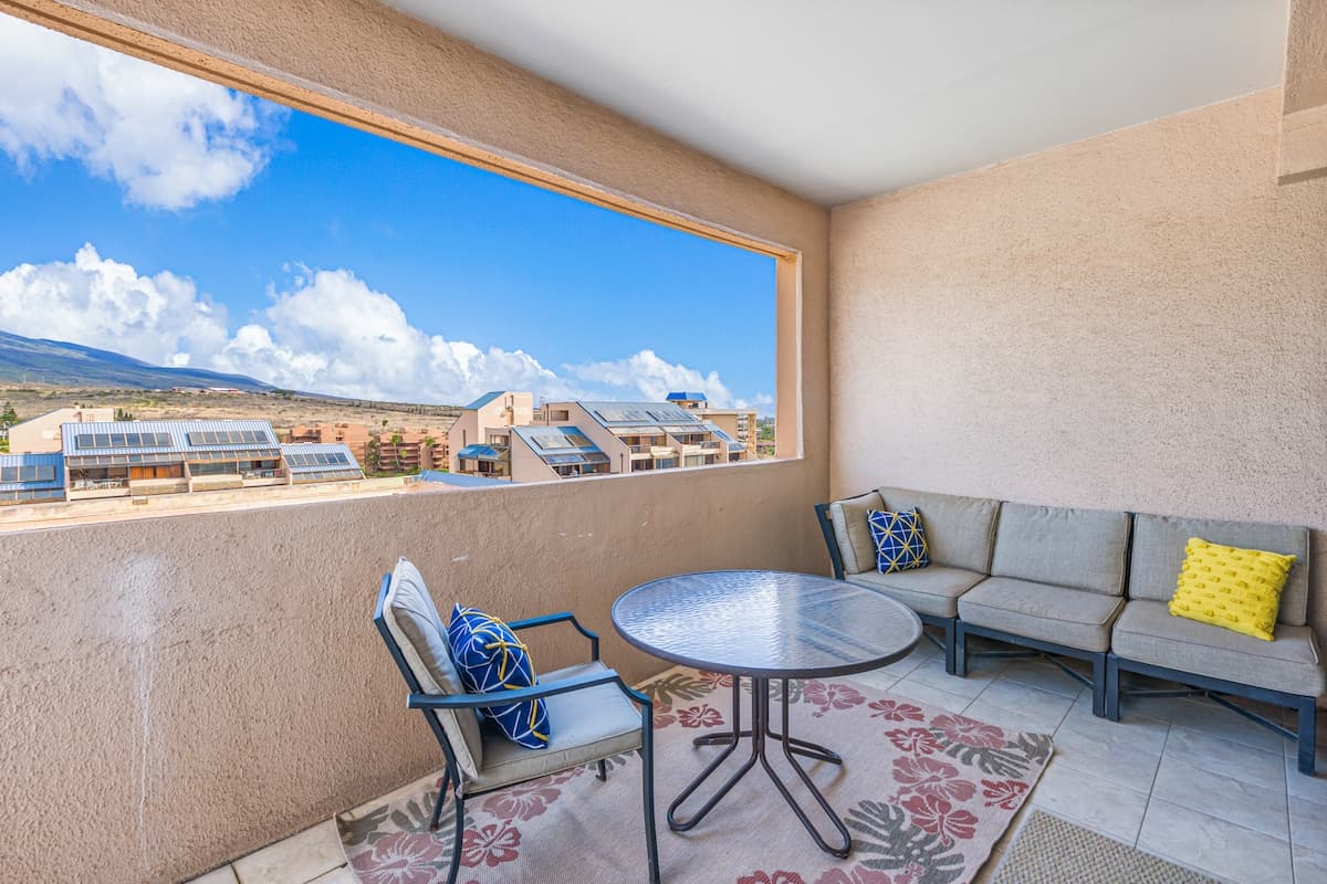 Condo in Lahaina · ★4.67 · 3 bedrooms · 6 beds · 3 shared baths - Photo 3