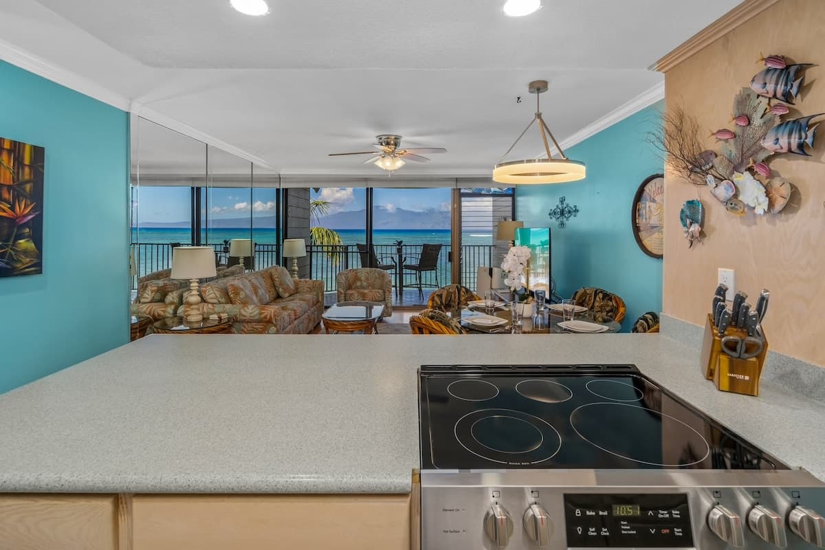 Condo in Lahaina · ★4.79 · 1 bedroom · 2 beds · 1 shared bath - Photo 3