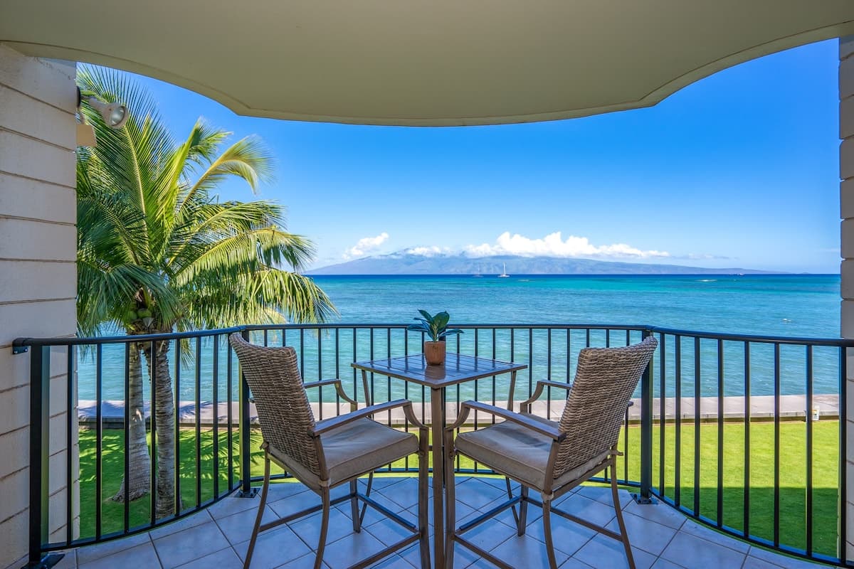 Condo in Lahaina · ★4.79 · 1 bedroom · 2 beds · 1 shared bath - Photo 1