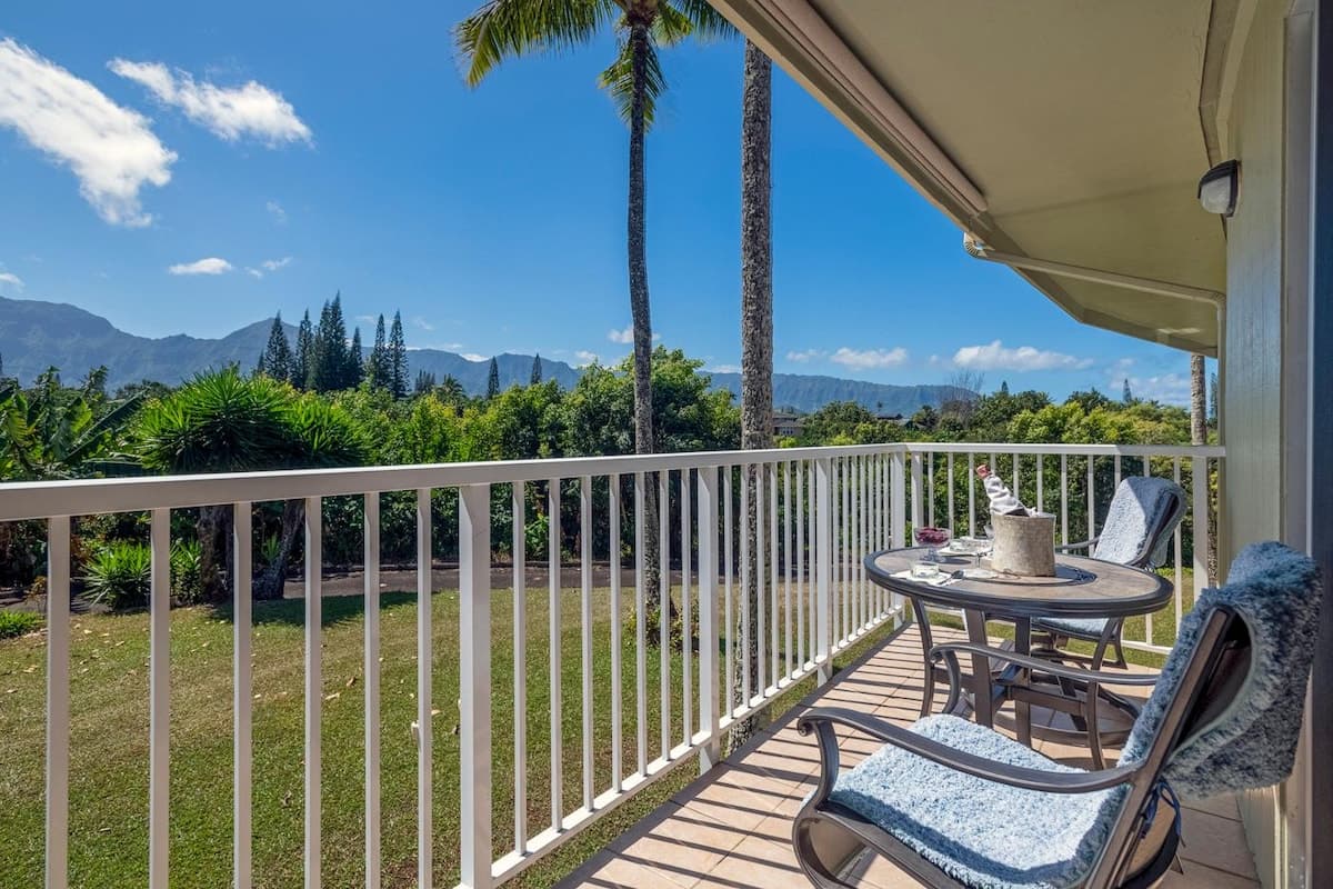 Condo in Princeville · ★4.86 · 2 bedrooms · 2 beds · 2 private baths - Photo 4