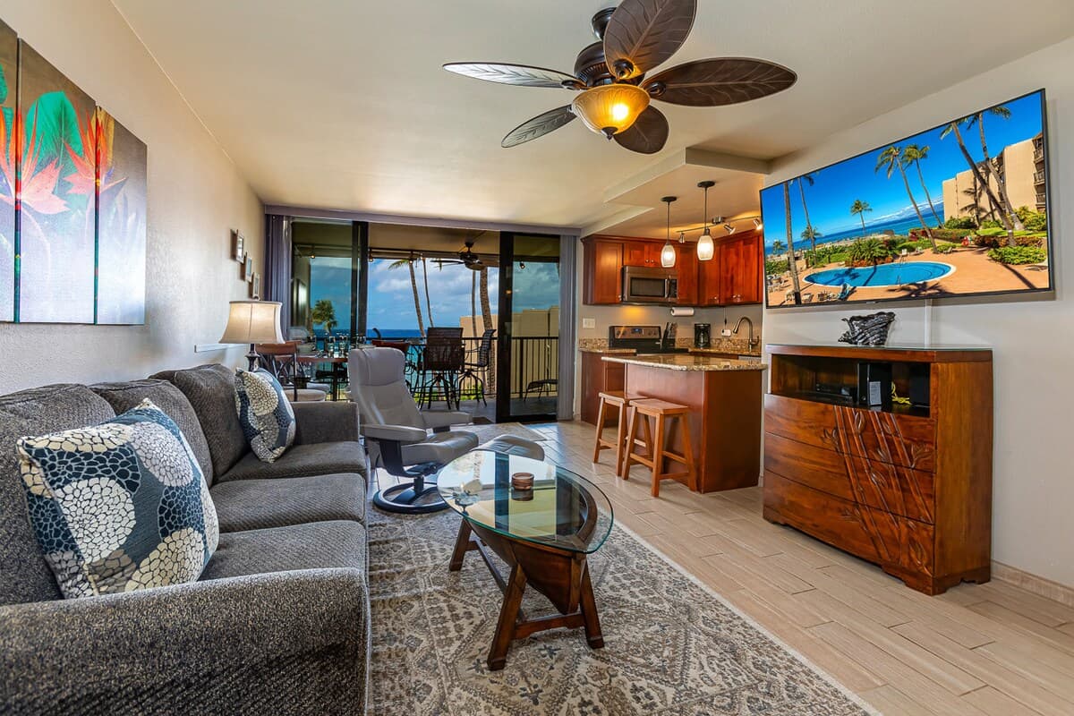 Condo in Lahaina · ★4.65 · 1 bedroom · 2 beds · 1 shared bath - Photo 2