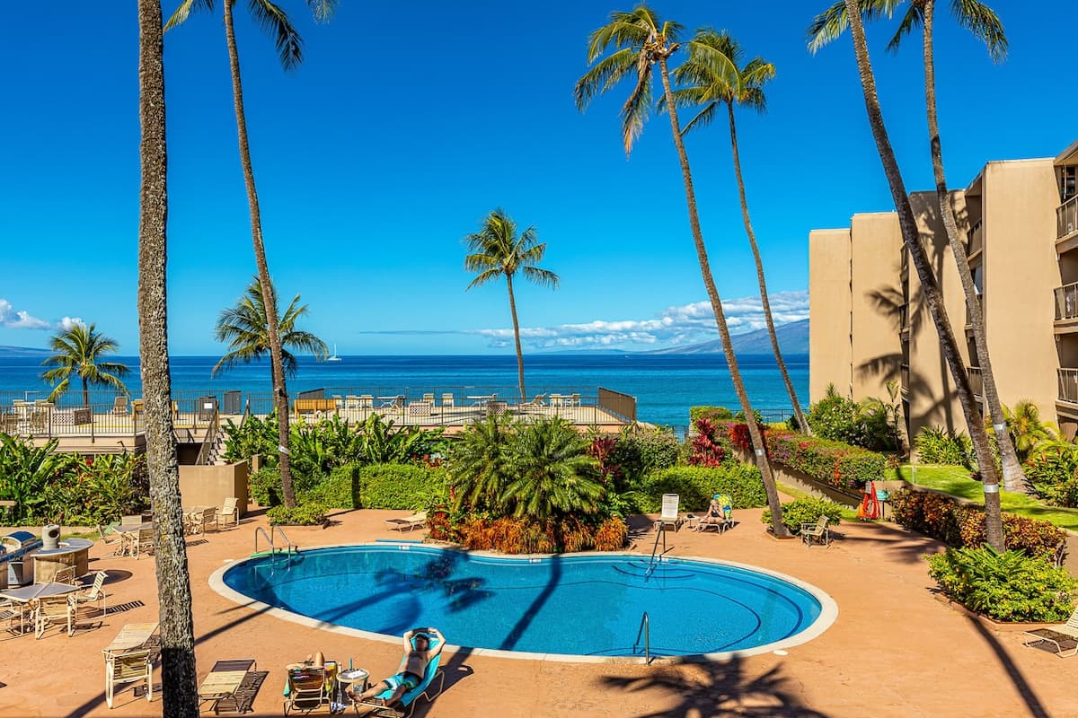 Condo in Lahaina · ★4.65 · 1 bedroom · 2 beds · 1 shared bath - Photo 4