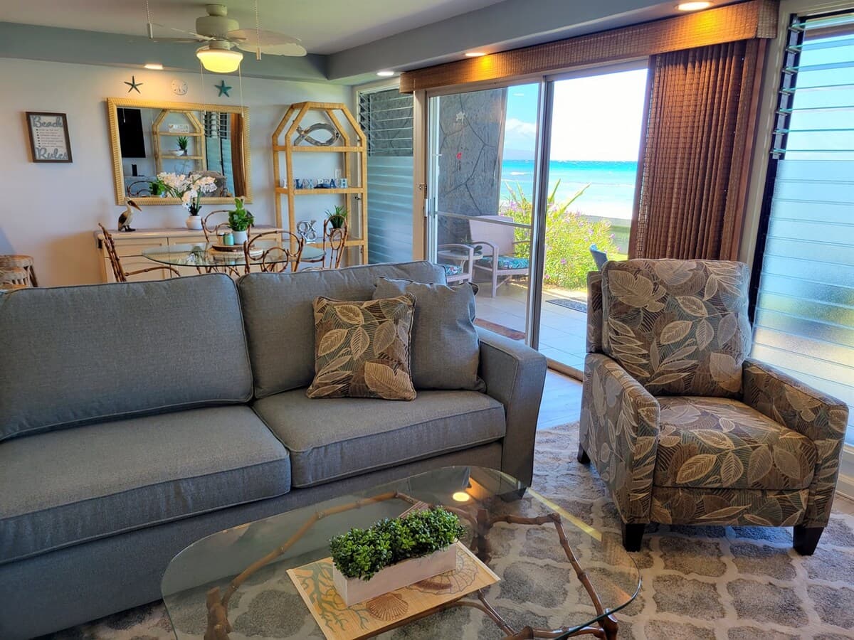Condo in Lahaina · ★4.88 · 2 bedrooms · 4 beds · 1 private bath - Photo 3