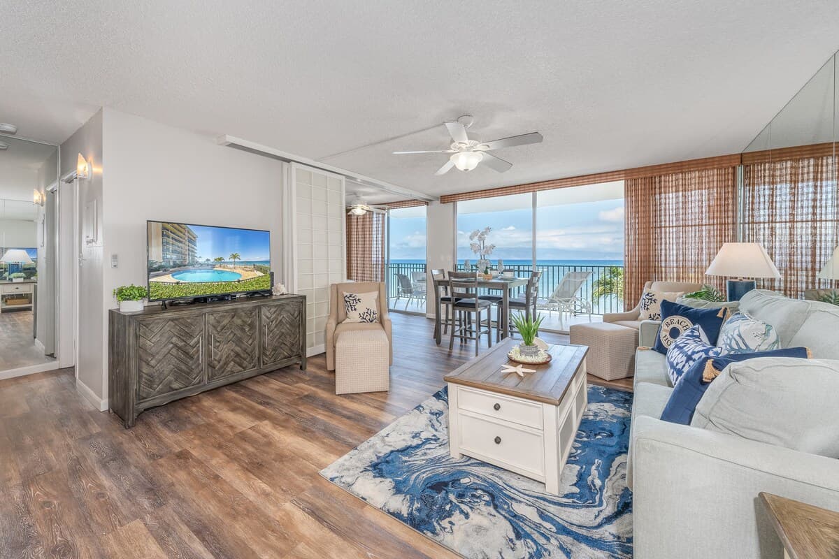 Condo in Lahaina · ★4.27 · 1 bedroom · 2 beds · 2 baths - Photo 2