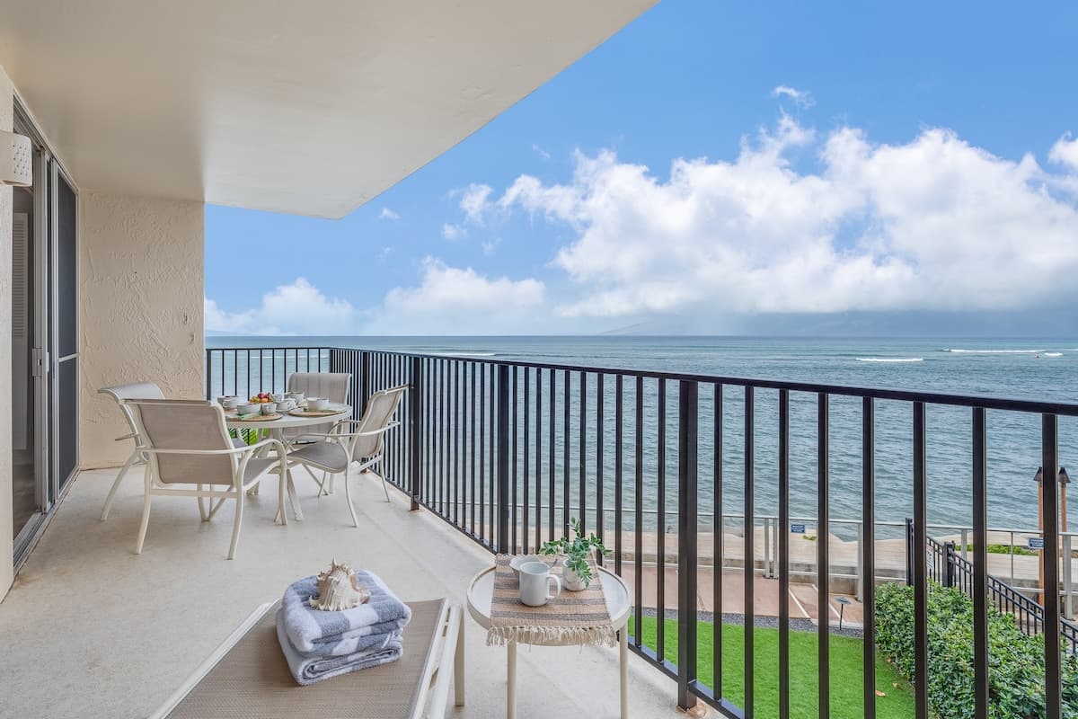 Condo in Lahaina · ★4.27 · 1 bedroom · 2 beds · 2 baths - Photo 1