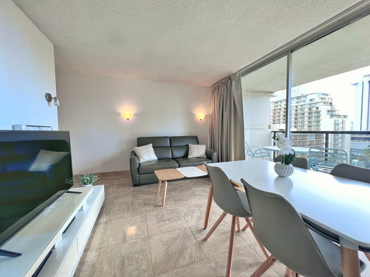 Condo in Honolulu · ★4.8 · 1 bedroom · 2 beds · 1 shared bath - Photo 5