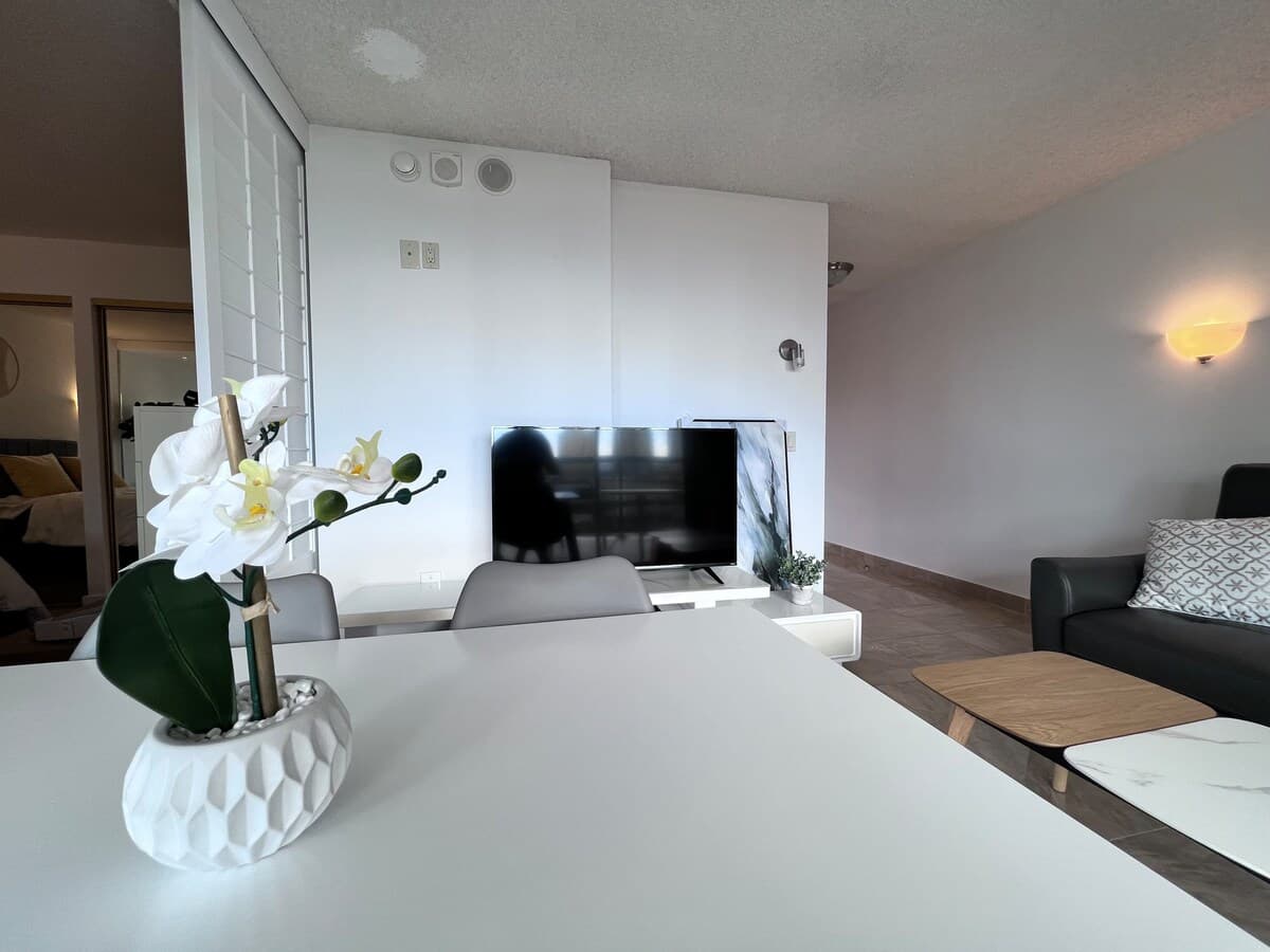 Condo in Honolulu · ★4.8 · 1 bedroom · 2 beds · 1 shared bath - Photo 4