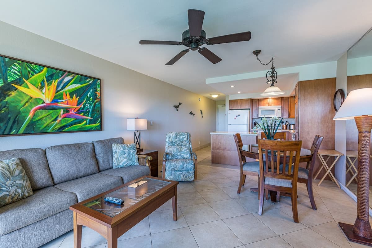 Condo in Kihei · ★4.67 · 1 bedroom · 2 beds · 1 private bath - Photo 4
