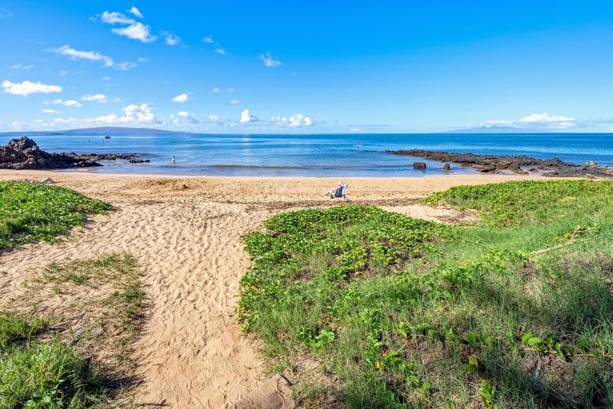 Condo in Kihei · ★4.83 · 1 bedroom · 2 beds · 1 bath - Photo 5