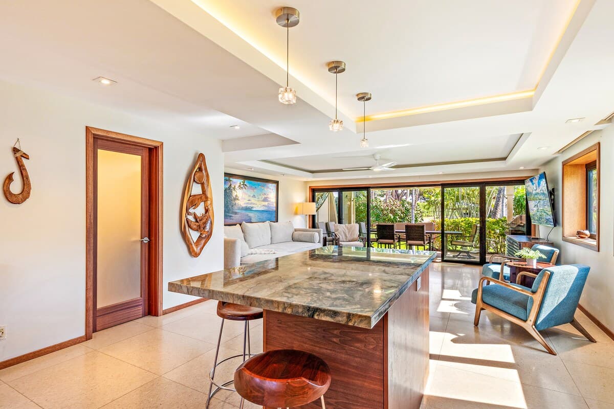 Townhouse in Lahaina · ★4.83 · 2 bedrooms · 2 beds · 2.5 baths - Photo 4