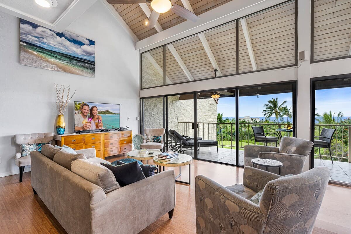 Condo in Kailua-Kona · ★4.78 · 3 bedrooms · 5 beds · 2.5 shared baths - Photo 4