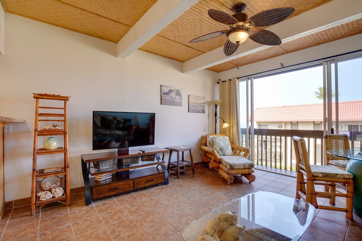 Condo in Kailua-Kona · ★4.56 · 2 bedrooms · 4 beds · 1.5 private baths - Photo 3