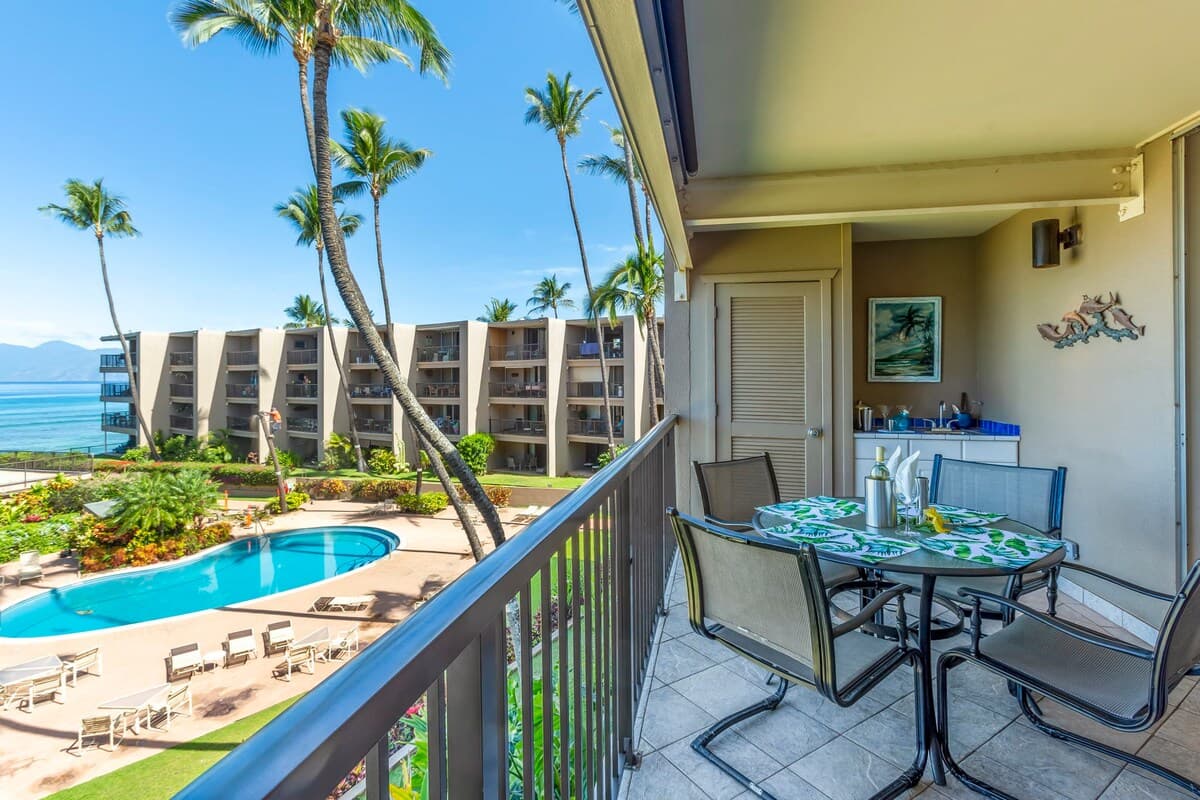 Condo in Lahaina · ★4.93 · 1 bedroom · 2 beds · 1 bath - Photo 4