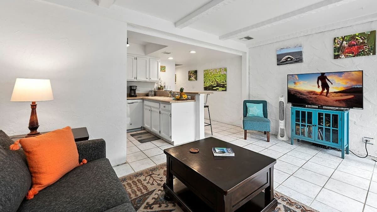 Condo in Kailua-Kona · ★4.57 · 1 bedroom · 2 beds · 1 bath - Photo 1