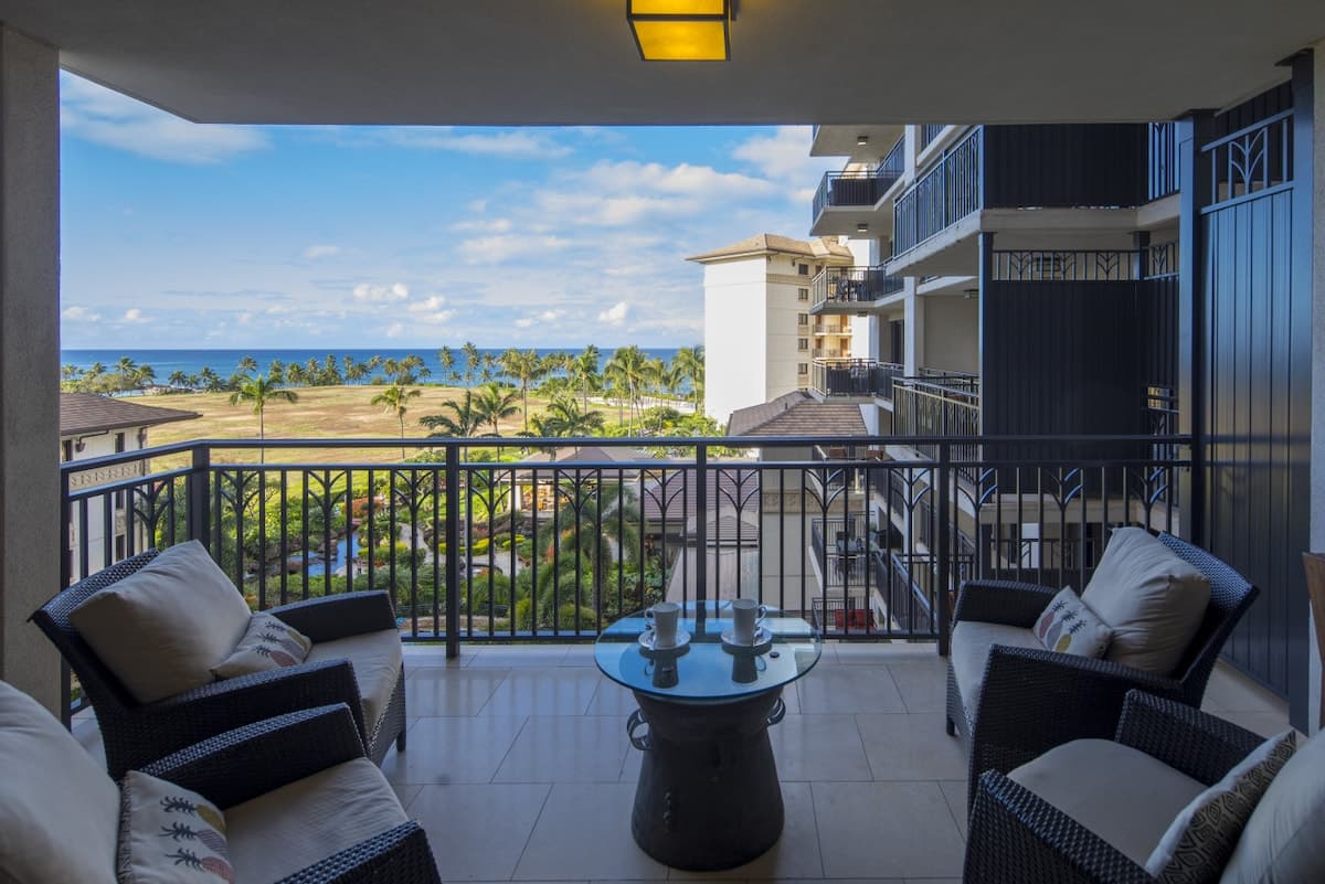 Condo in Kapolei · ★4.84 · 2 bedrooms · 3 beds · 2 private baths - Photo 5