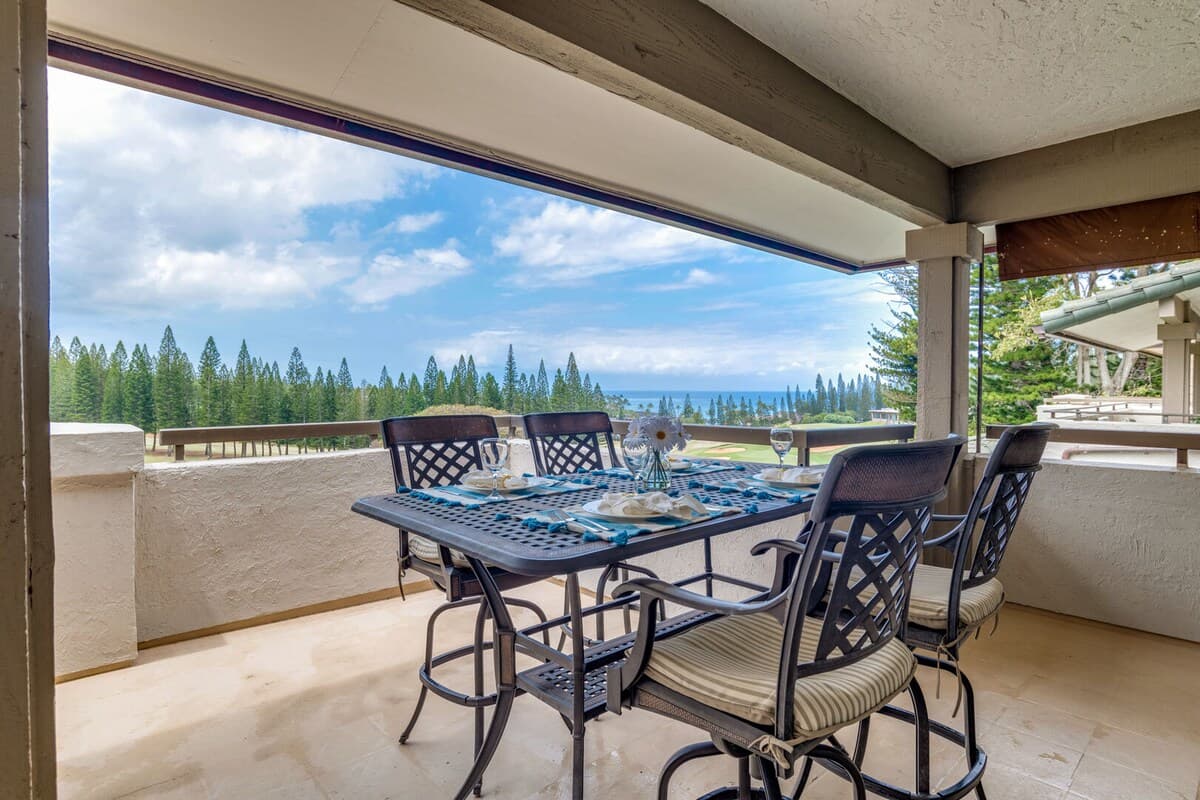 Condo in Lahaina · ★5.0 · 1 bedroom · 2 beds · 2 baths - Photo 1