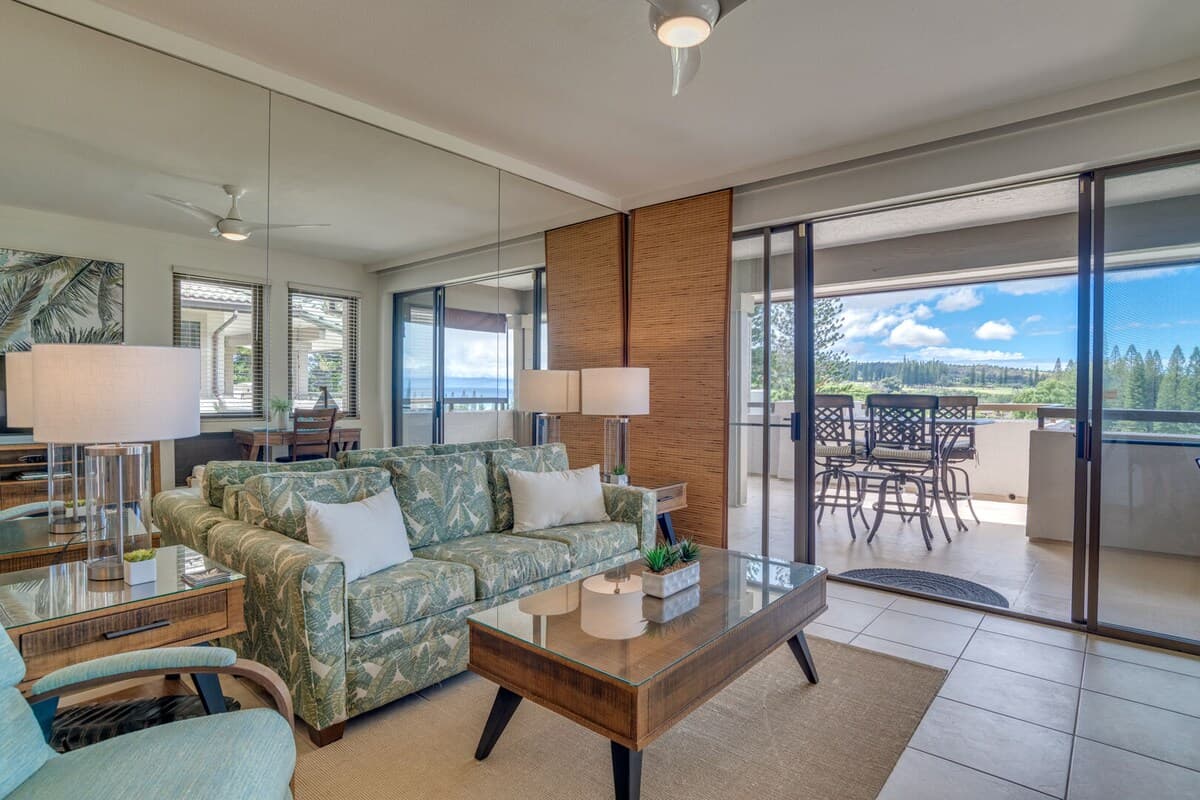 Condo in Lahaina · ★5.0 · 1 bedroom · 2 beds · 2 baths - Photo 4