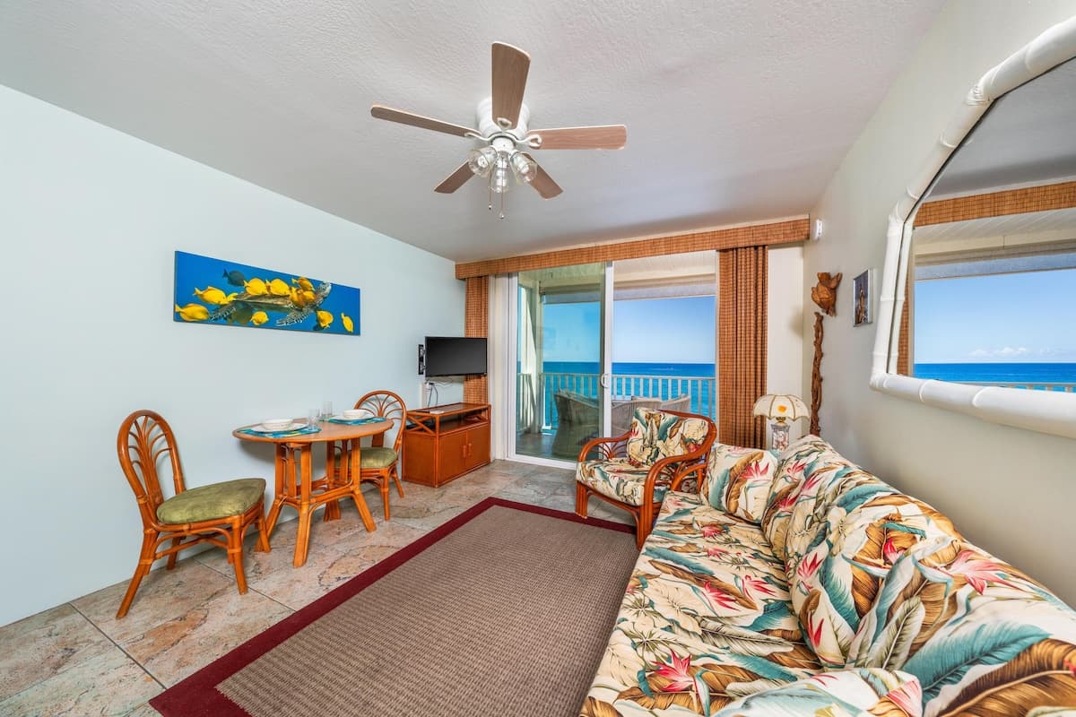 Condo in Kailua-Kona · ★4.6 · 1 bedroom · 2 beds · 1 bath - Photo 3