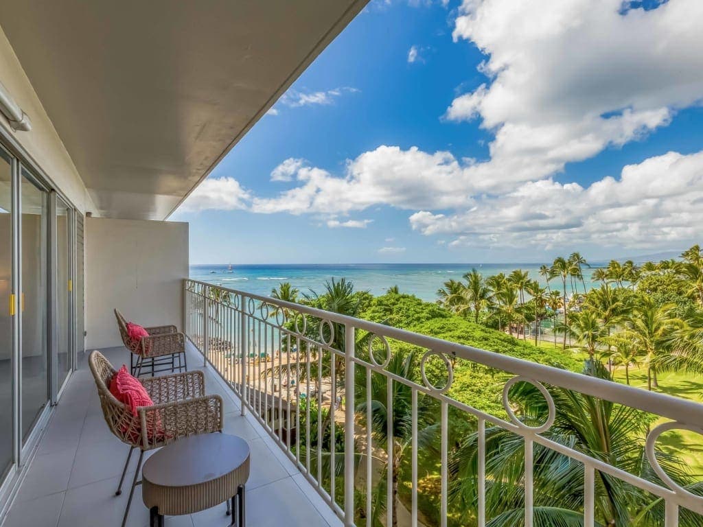 Condo in Honolulu · ★4.43 · 1 bedroom · 1 bed · 1 private bath - Photo 1