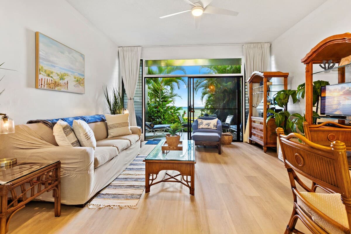 Condo in Lahaina · ★4.71 · 1 bedroom · 2 beds · 1 private bath - Photo 3