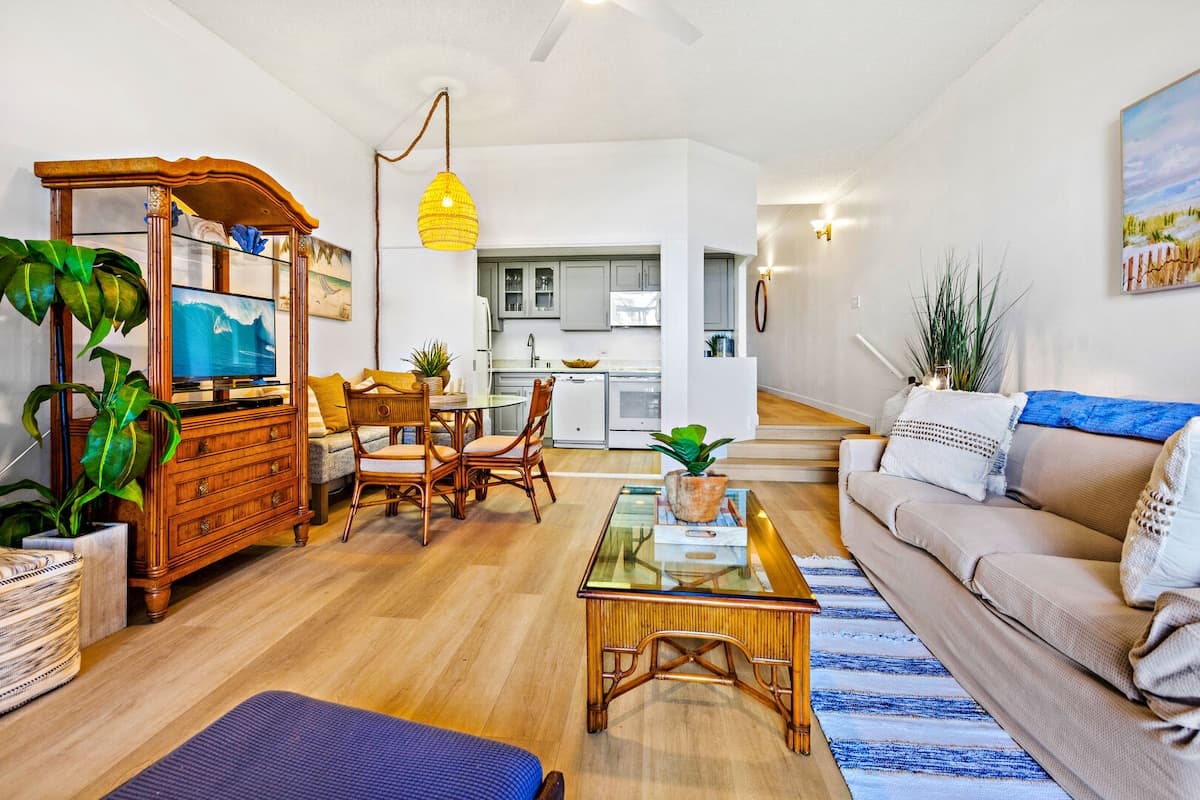 Condo in Lahaina · ★4.71 · 1 bedroom · 2 beds · 1 private bath - Photo 4