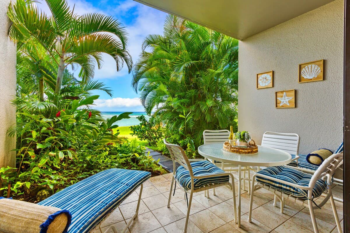 Condo in Lahaina · ★4.71 · 1 bedroom · 2 beds · 1 private bath - Photo 2