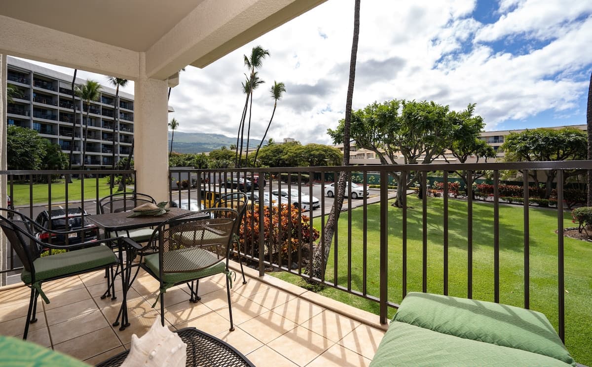 Condo in Kihei · ★4.29 · 2 bedrooms · 4 beds · 2 baths - Photo 2