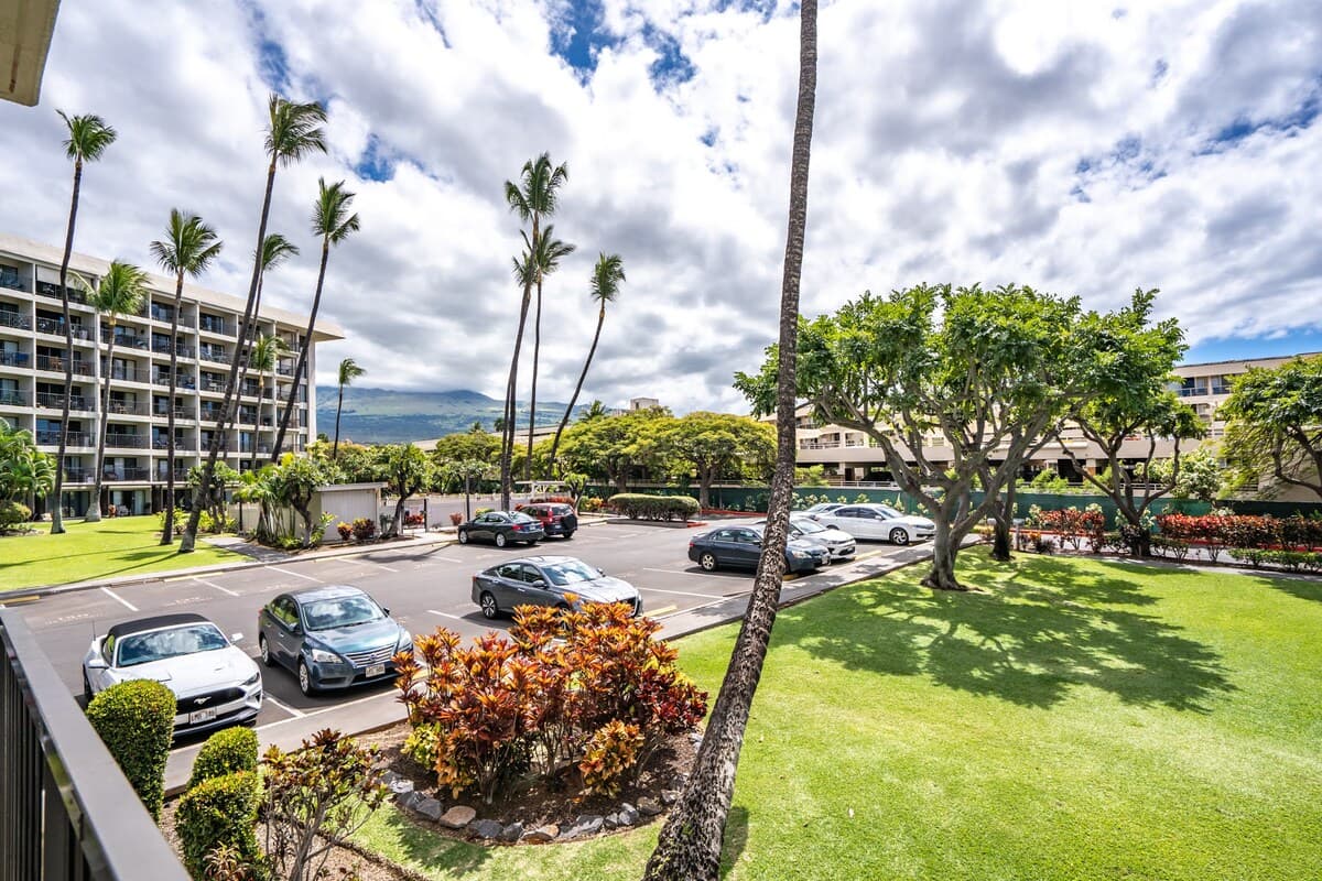 Condo in Kihei · ★4.29 · 2 bedrooms · 4 beds · 2 baths - Photo 3