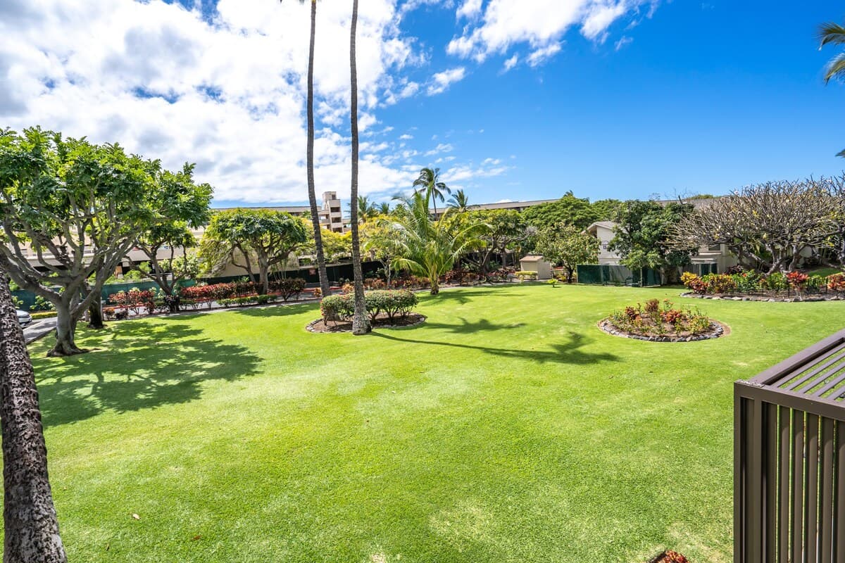 Condo in Kihei · ★4.29 · 2 bedrooms · 4 beds · 2 baths - Photo 4