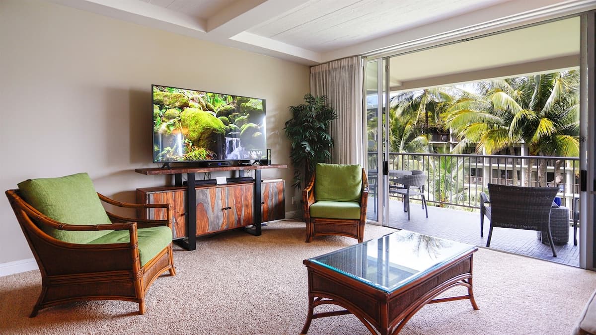 Condo in Lahaina · ★5.0 · 1 bedroom · 2 beds · 1 bath - Photo 5