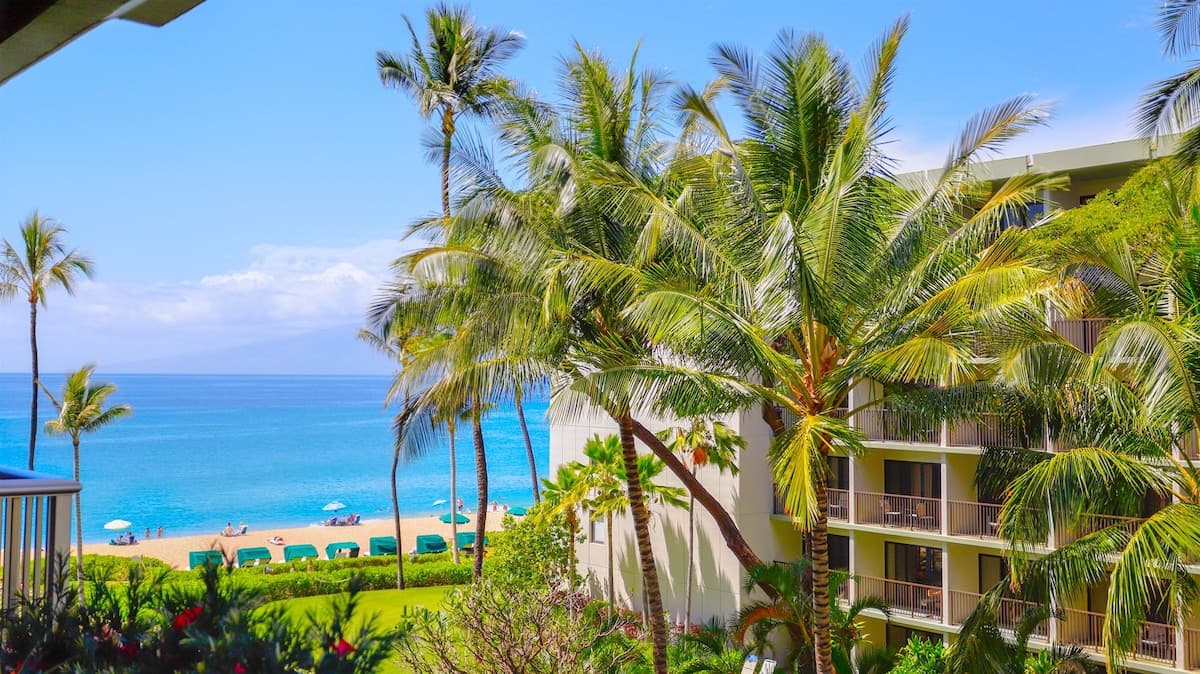Condo in Lahaina · ★5.0 · 1 bedroom · 2 beds · 1 bath - Photo 3