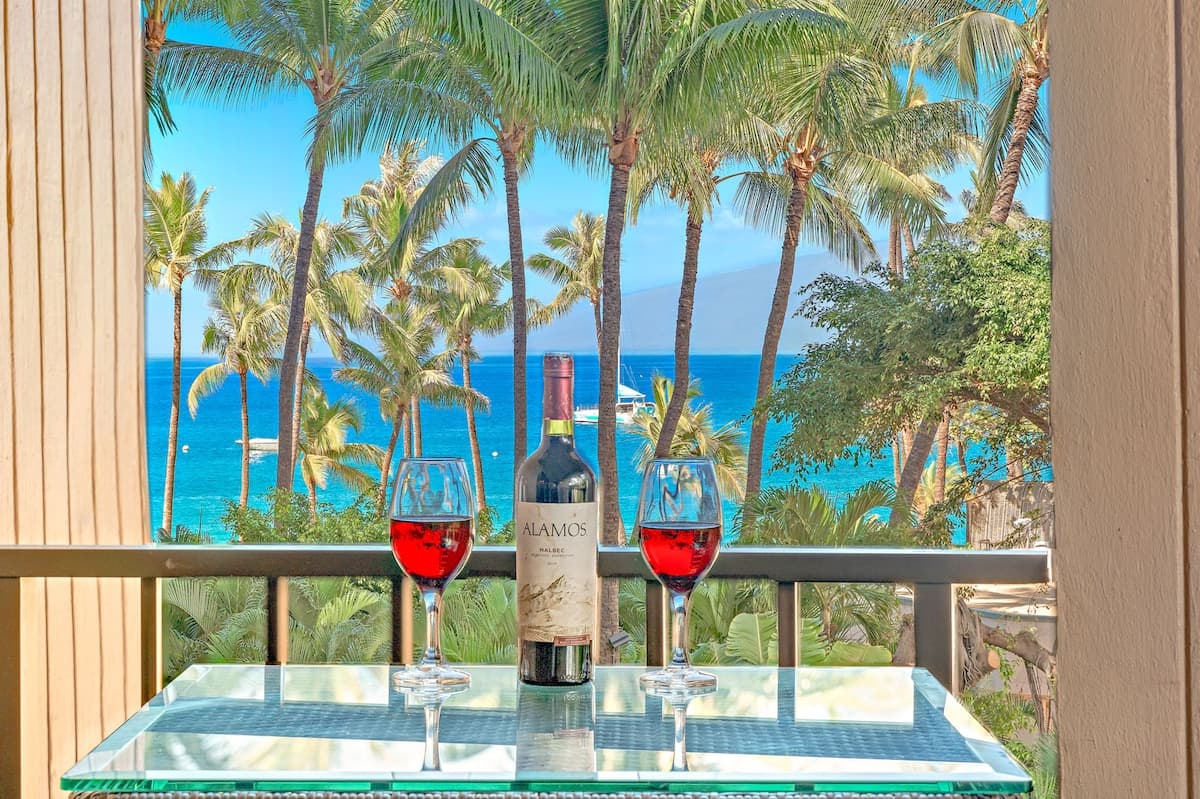 Condo in Lahaina · ★4.89 · 2 bedrooms · 3 beds · 2 baths - Photo 2