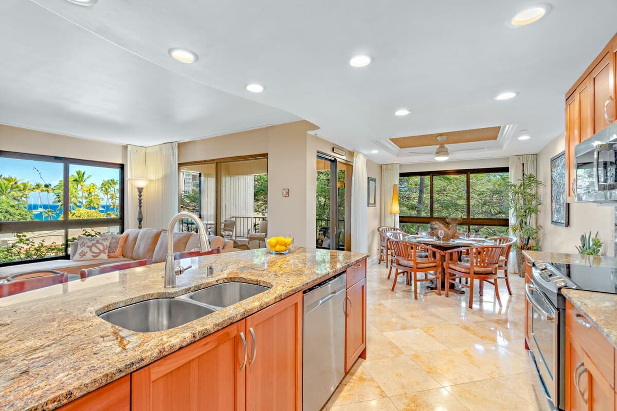 Condo in Lahaina · ★4.89 · 2 bedrooms · 3 beds · 2 baths - Photo 4