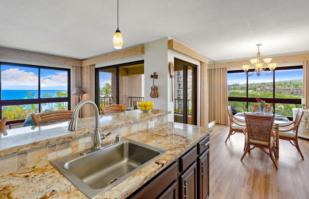 Condo in Lahaina · ★4.57 · 2 bedrooms · 3 beds · 2 baths - Photo 4