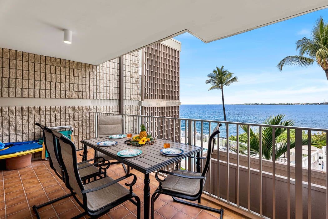 Condo in Kailua-Kona · ★4.68 · 2 bedrooms · 3 beds · 2 baths - Photo 1