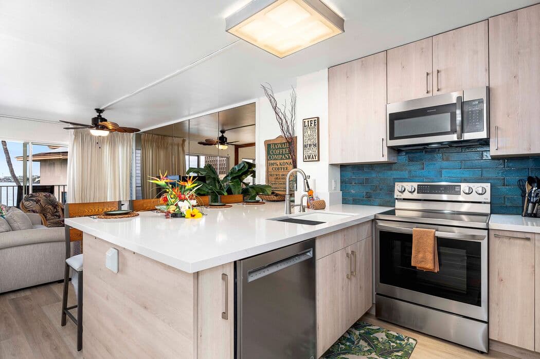 Condo in Kailua-Kona · ★4.68 · 2 bedrooms · 3 beds · 2 baths - Photo 3