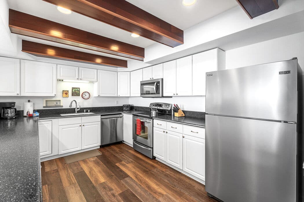 Condo in Kailua-Kona · ★4.73 · 3 bedrooms · 4 beds · 2 baths - Photo 3