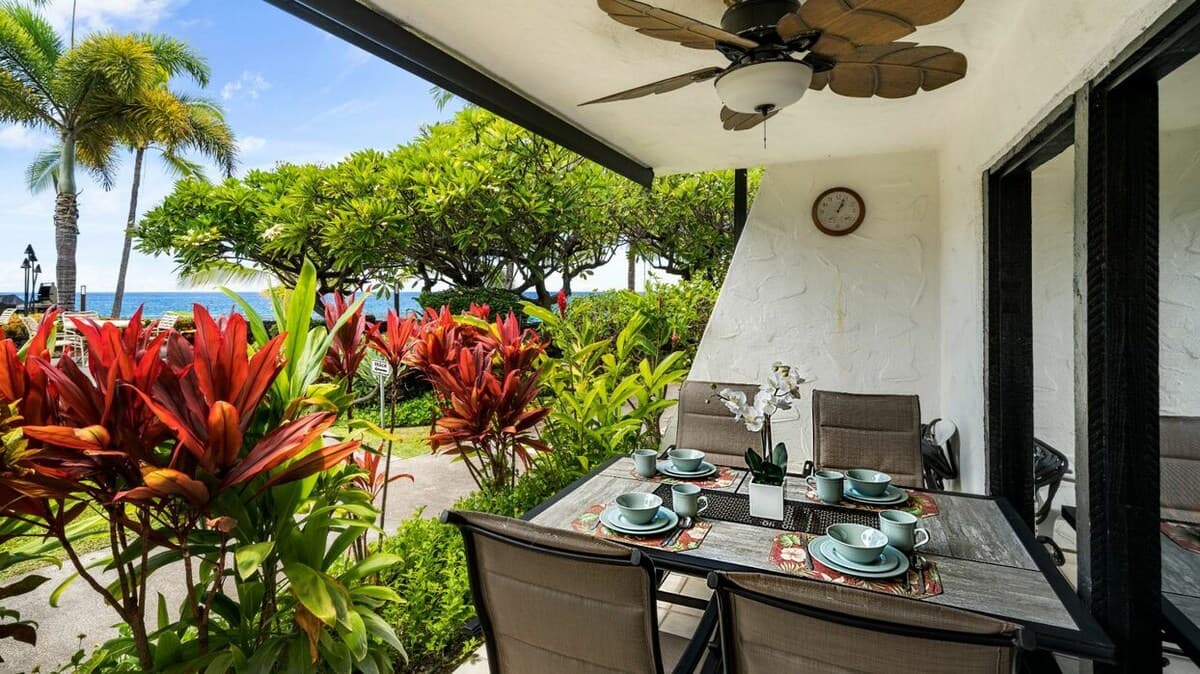Condo in Kailua-Kona · ★4.6 · 2 bedrooms · 2 beds · 2 baths - Photo 4