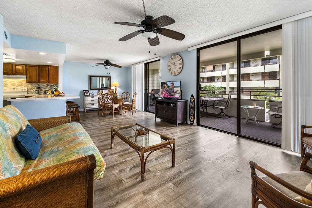 Across from Magic Sands Beach w/ AC - Photo 1