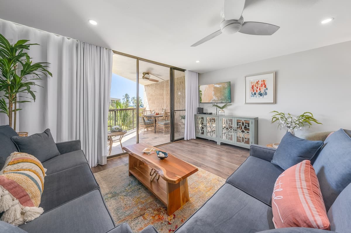 Condo in Kihei · ★4.8 · 1 bedroom · 2 beds · 2 baths - Photo 2