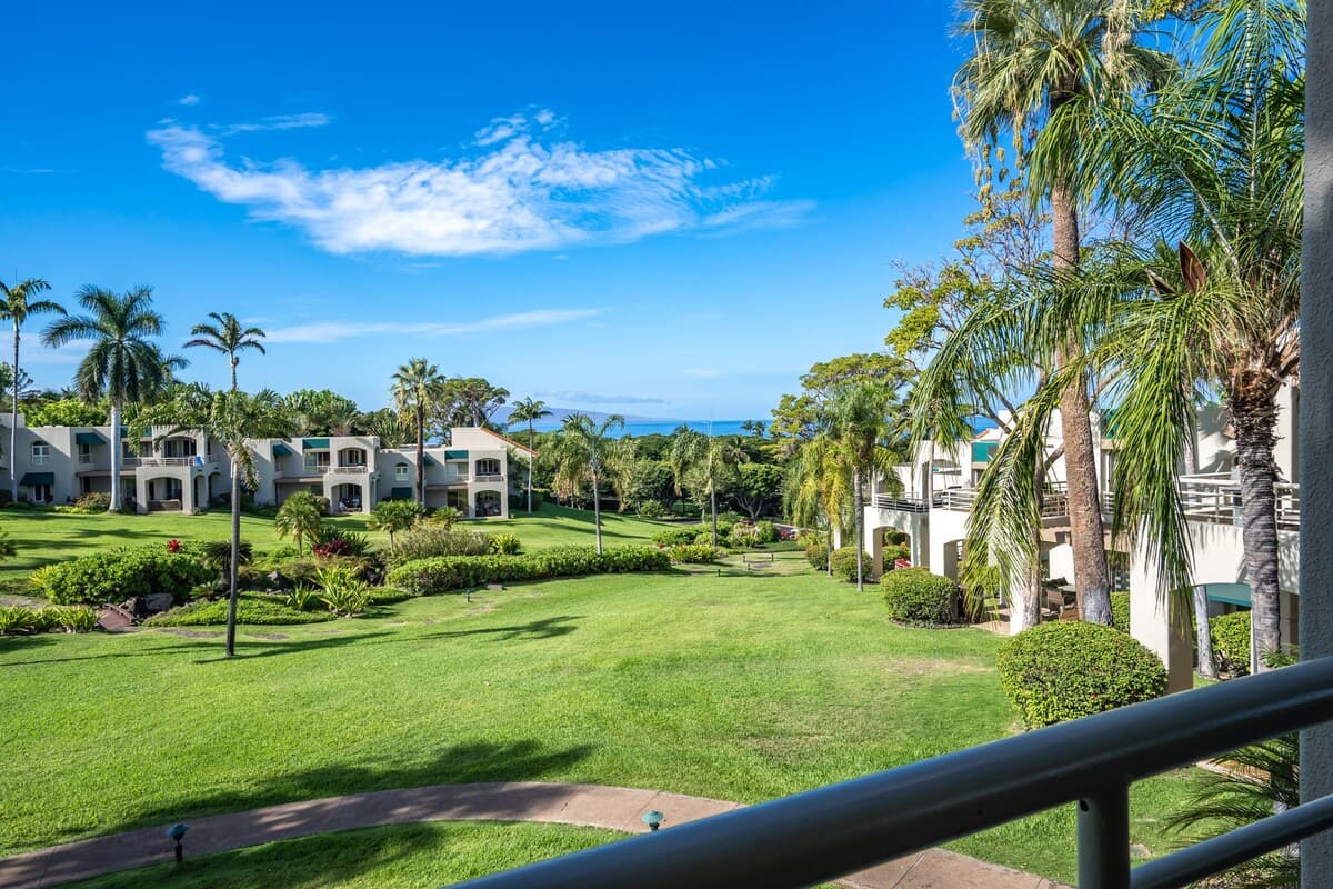 Condo in Kihei · ★4.5 · 2 bedrooms · 4 beds · 2 shared baths - Photo 4