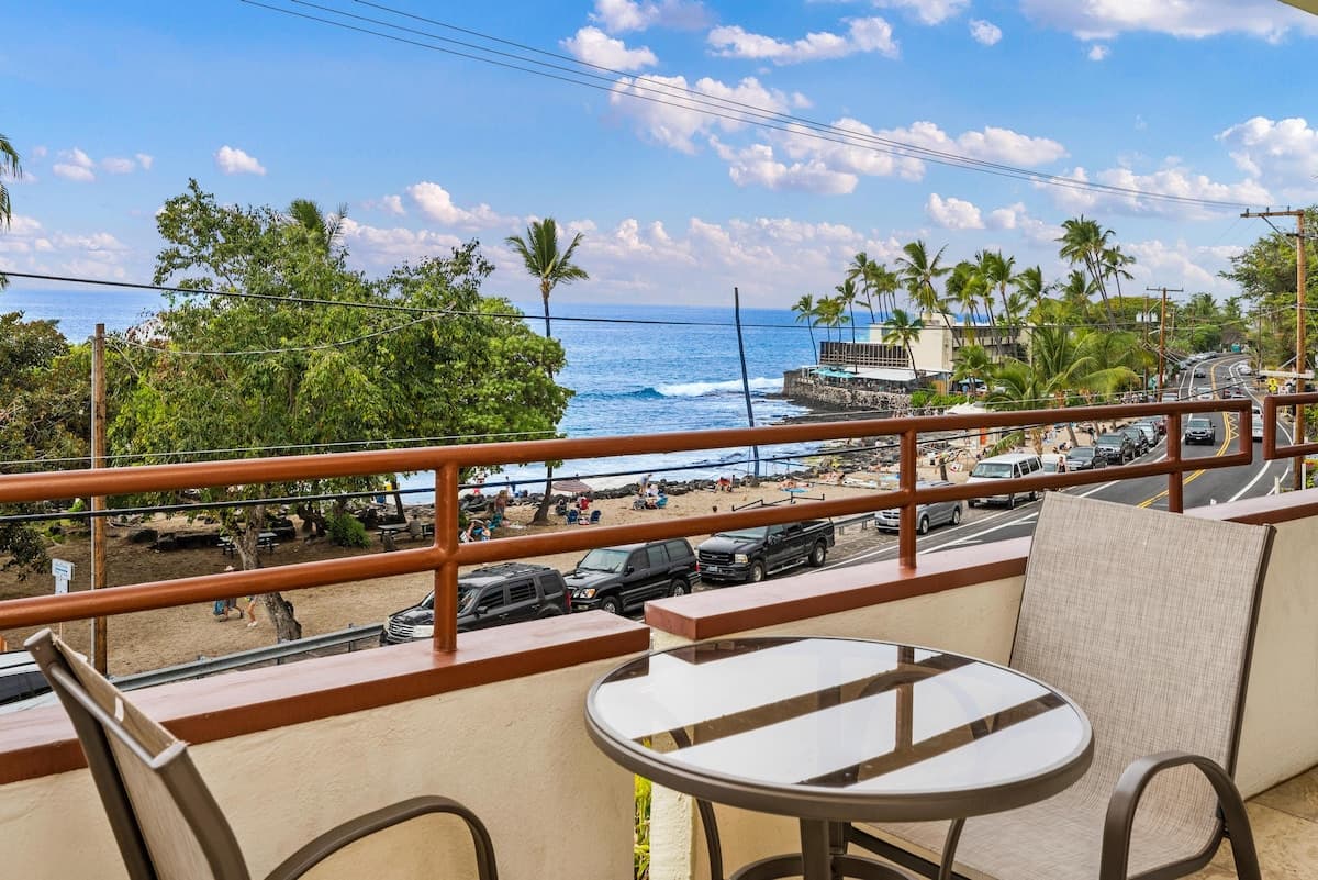 Condo in Kailua-Kona · ★4.64 · 2 bedrooms · 4 beds · 2 shared baths - Photo 1
