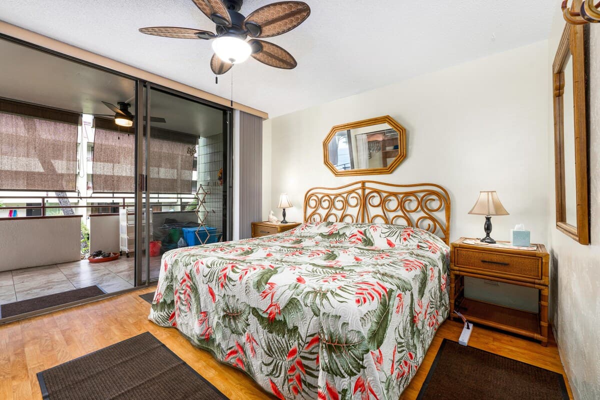 Condo in Kailua-Kona · ★4.64 · 2 bedrooms · 4 beds · 2 shared baths - Photo 3