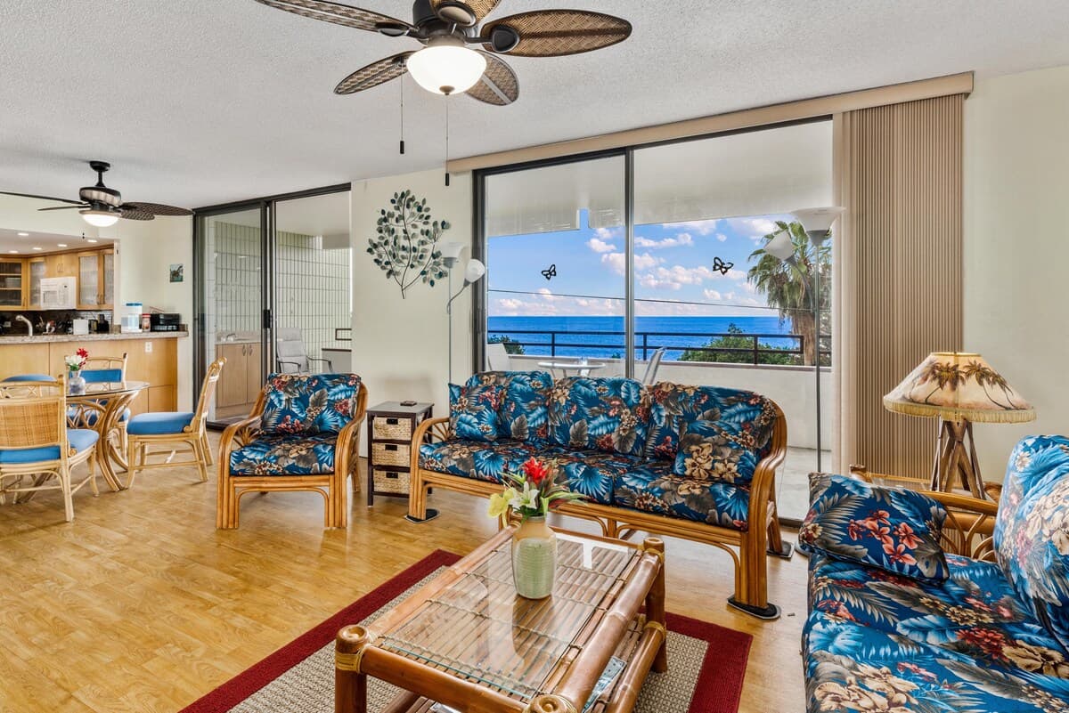 Condo in Kailua-Kona · ★4.64 · 2 bedrooms · 4 beds · 2 shared baths - Photo 2