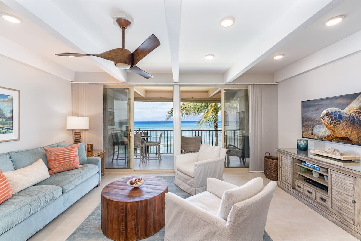 Condo in Lahaina · ★4.93 · 2 bedrooms · 3 beds · 2 baths - Photo 2