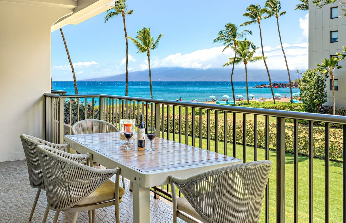Condo in Lahaina · ★4.82 · 1 bedroom · 2 beds · 2 baths - Photo 1