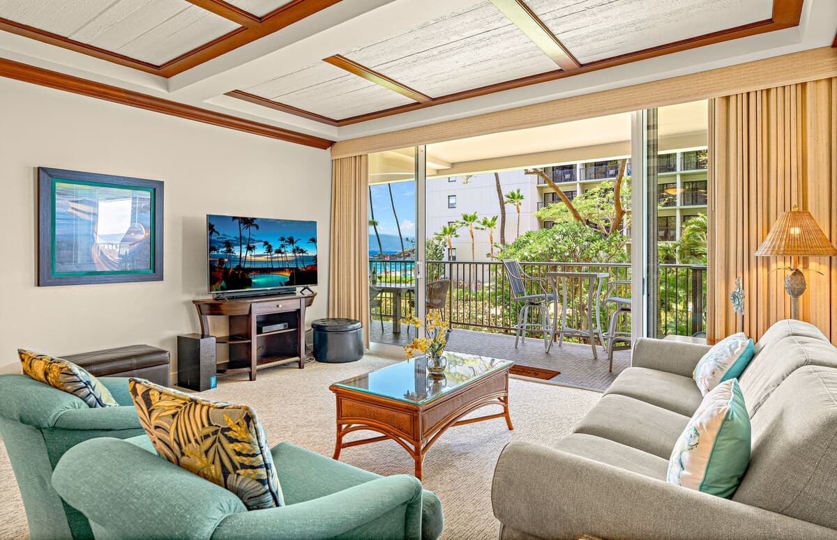 Condo in Lahaina · ★4.82 · 1 bedroom · 2 beds · 2 baths - Photo 4