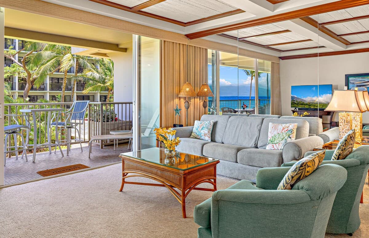 Condo in Lahaina · ★4.82 · 1 bedroom · 2 beds · 2 baths - Photo 3